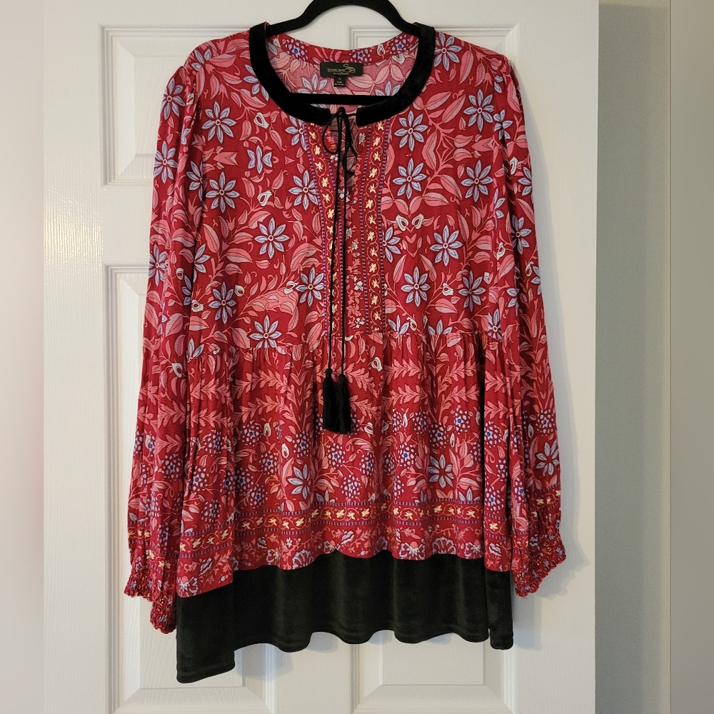 Womens XL Suzanne Betro Red Floral Blouse with Black Velvet Trim